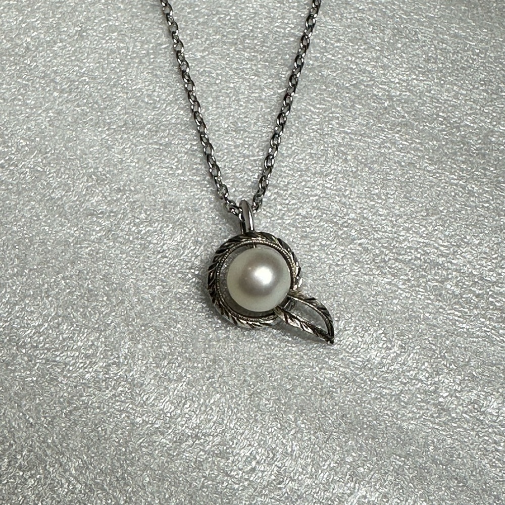 Mikimoto silver pendant